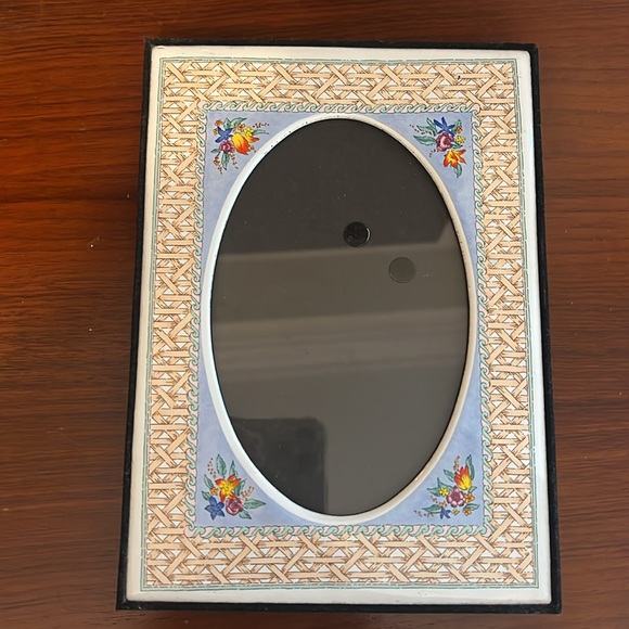 Picture frame - Picture 2 of 4